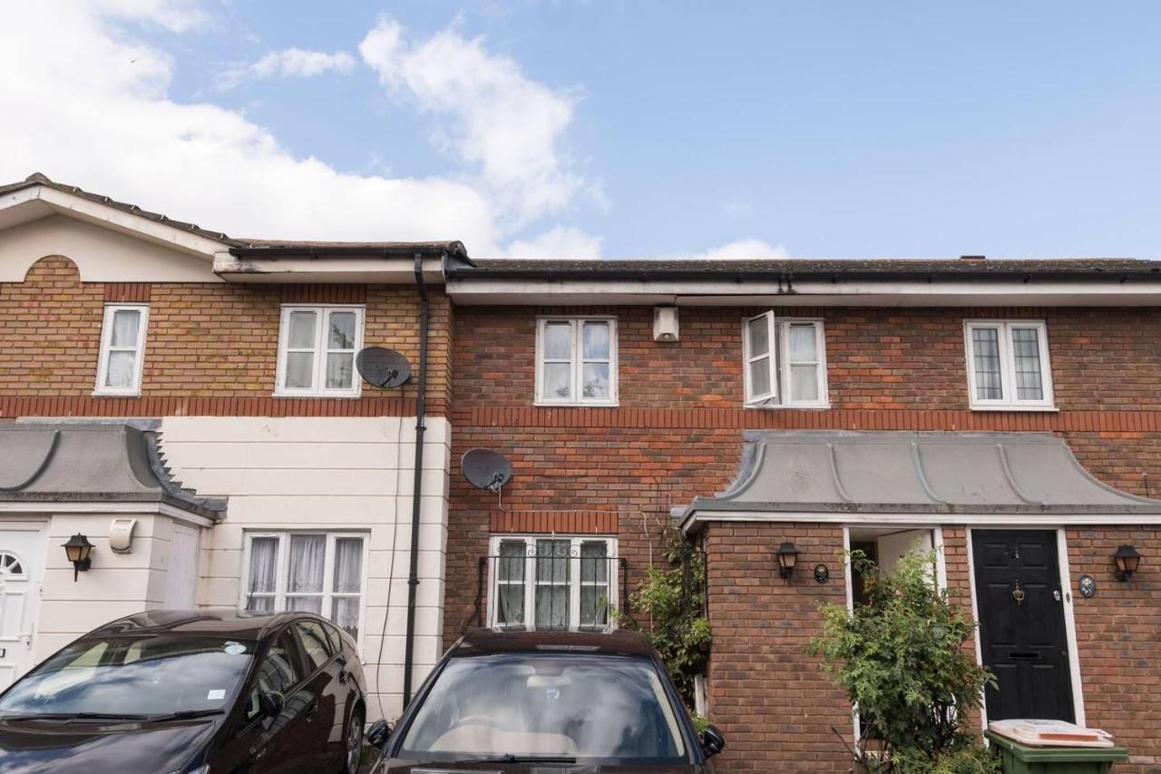 Modern & Spacious - Walk To London Excel- Parking Exterior foto