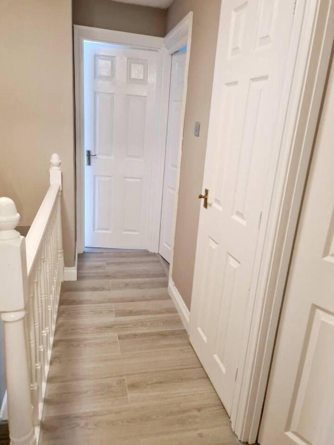 Modern & Spacious - Walk To London Excel- Parking Exterior foto